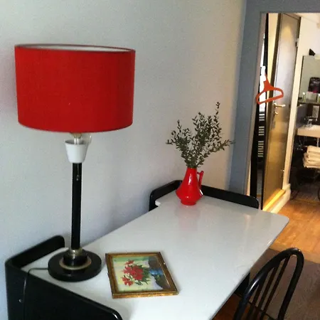 Au-dessus Du *